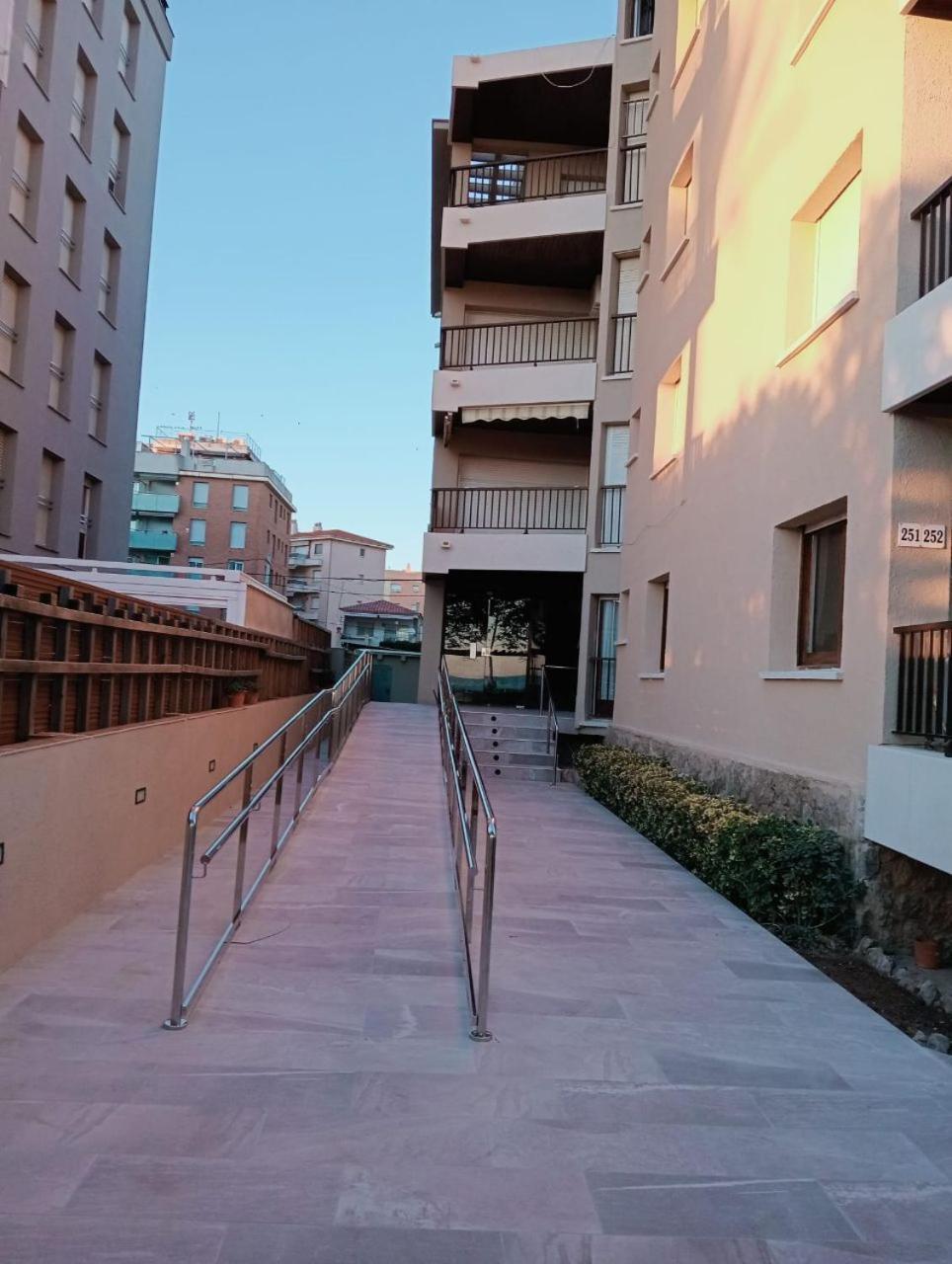 Espectaculares Vistas Al Mar En Segur De Calafell Apartman Kültér fotó